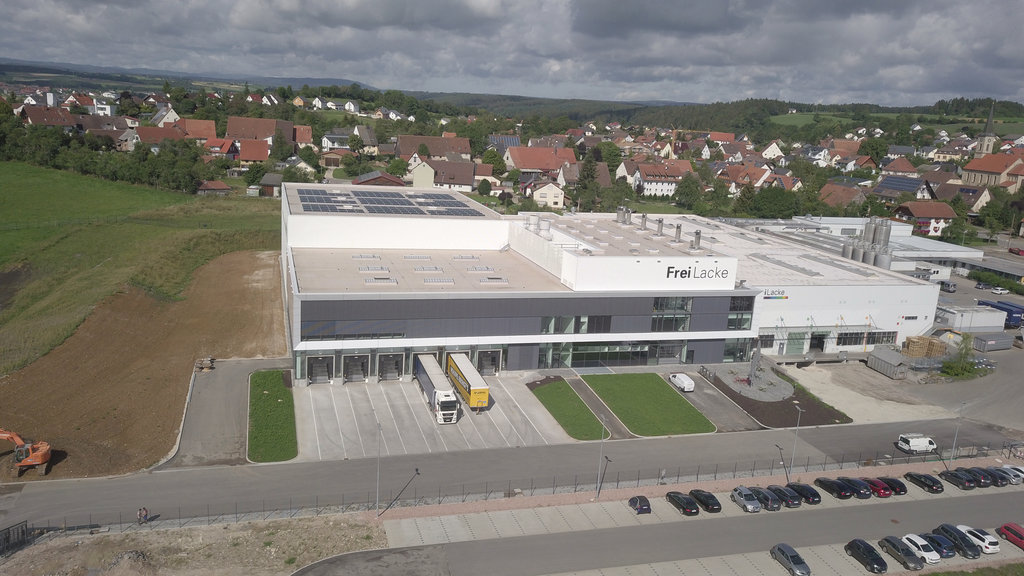 Der neue Produktionsbereich mit angrenzendem Logistikzentrum für Pulverlacke. Quelle: Frei Lacke -  Emil Frei GmbH & Co. KG