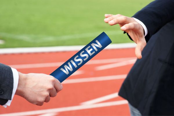 Was sind die Erfolgschancen und Herausforderungen eines strukturierten Wissentransfers?