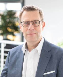 Dr. Oliver Tiedje