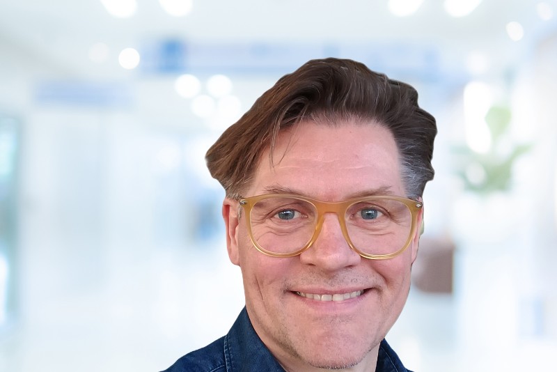 Prof. Matthias Schumacher ist Studienkoordinator für den Bachelorstudiengang „Chemieingenieurwesen Farbe und Lack“ an der Hochschule Esslingen.