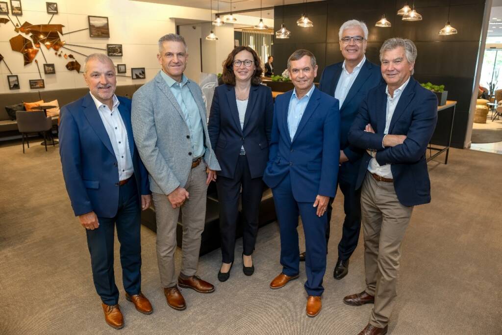 Der VdMi-Vorstand v.l.n.r.: Dr. Andreas Stohr, Michael Ertl, Dr. Heike Liewald (Geschäftsführerin), Dr. Martin Fabian, Dr. Emmanuel Auer und Joachim von Schlenk; nicht auf dem Foto: Ulrich Kabelac.